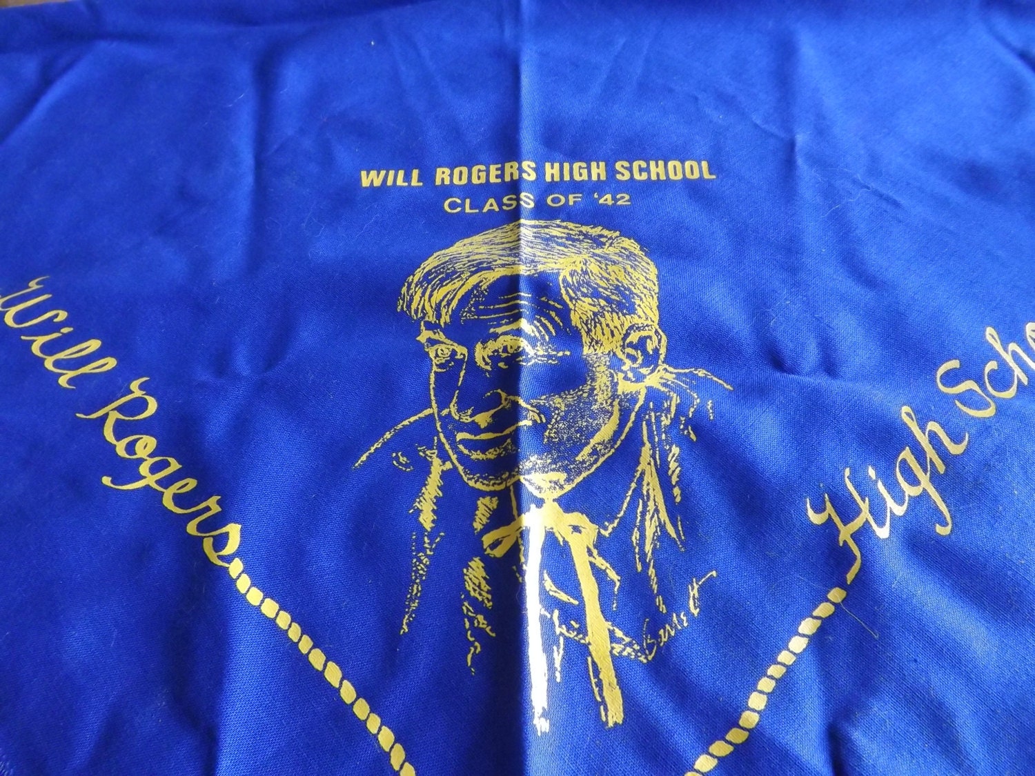Jahrgang Klasse 42 Schal/Wird Rogers High School, Tulsa Ok/Vintage School Graduation Bandana Jahrgang Klasse 42 Schal/Wird Rogers High School, Tulsa Ok/Vintage School Graduation Bandana von 14thStreetVintage