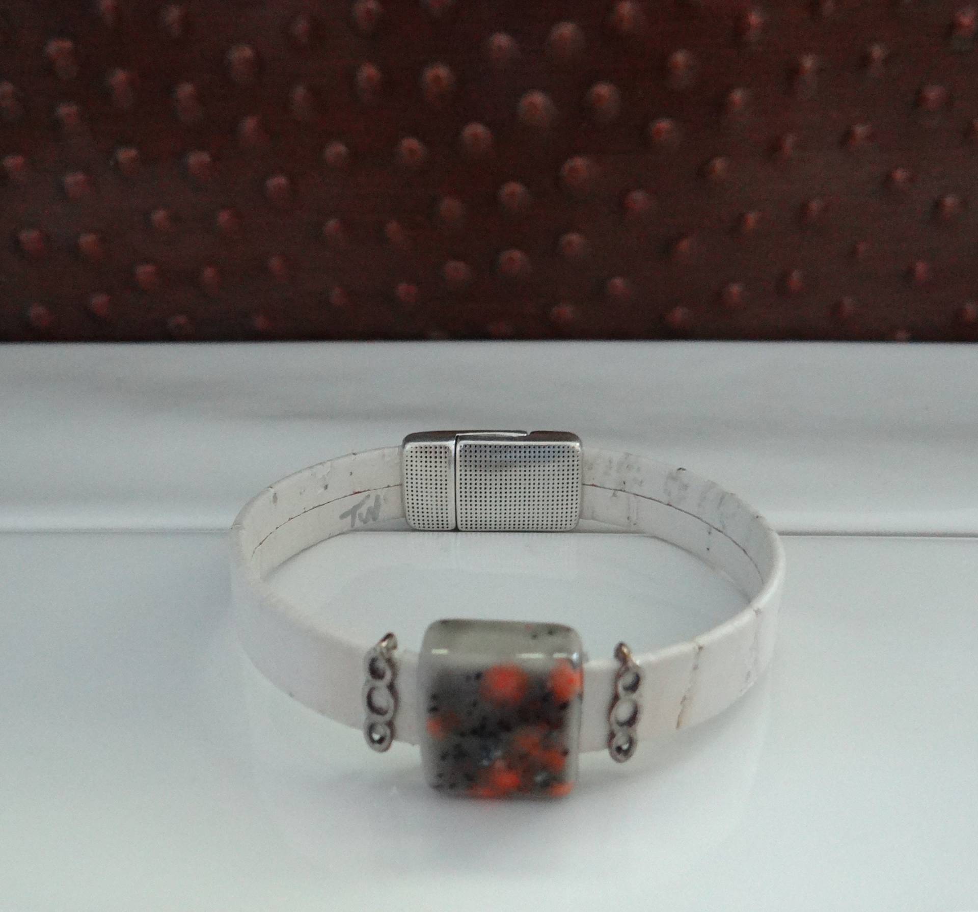 Armband | Kork Magnetverschluss Ton Akzent Weißes Schlichtes Design Tolles Geschenk Kostenloser Versand Zum Verkauf Sale Armband | Kork Magnetverschluss Ton Akzent Weißes Schlichtes Design Tolles Geschenk Kostenloser Versand Zum Verkauf Sale von 1630CooperLane