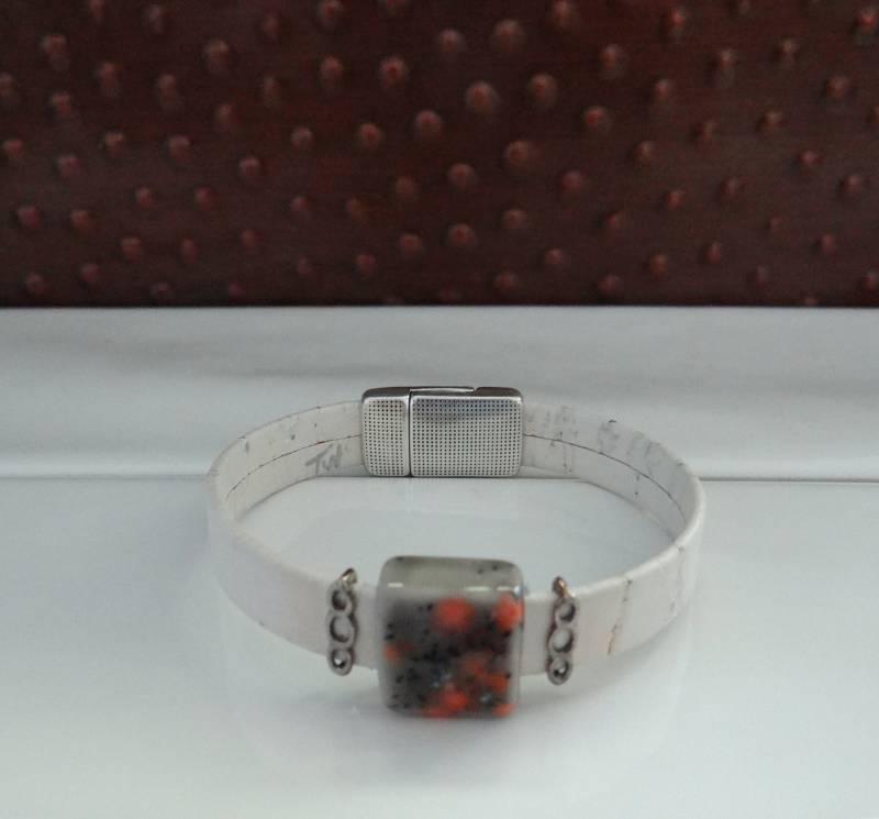 Armband | Kork Magnetverschluss Ton Akzent Weißes Schlichtes Design Tolles Geschenk Kostenloser Versand Zum Verkauf Sale Armband | Kork Magnetverschluss Ton Akzent Weißes Schlichtes Design Tolles Geschenk Kostenloser Versand Zum Verkauf Sale von 1630CooperLane