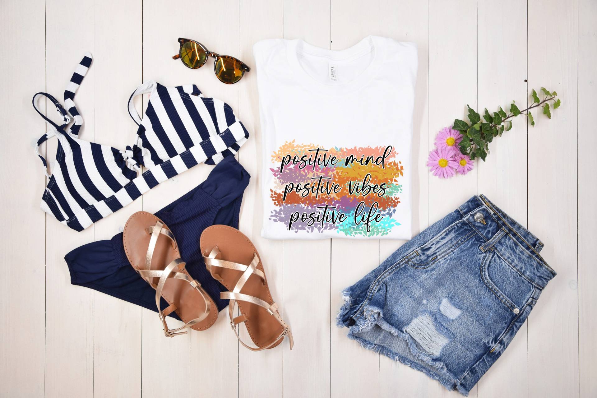 Positiver Geist Positive Vibes Positives Leben T-Shirt, Sonnen Shirt, Sommer Strand Bunt Regenbogen Print Shirt Positiver Geist Positive Vibes Positives Leben T-Shirt, Sonnen Shirt, Sommer Strand Bunt Regenbogen Print Shirt von 16thJanuaryShop