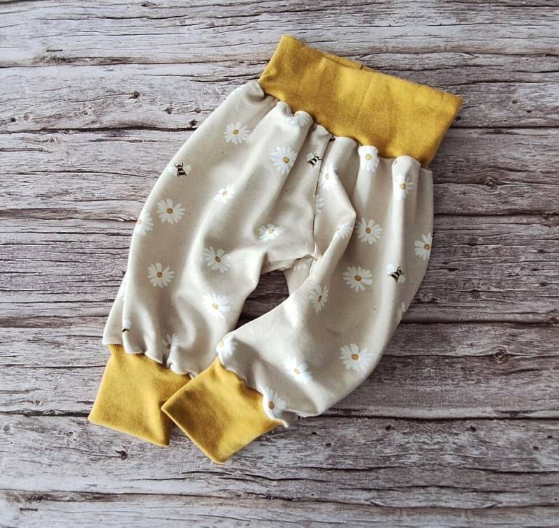 Pumphose Biene Gänseblümchen Bio Jersey Baby Hose Schlupfhose Mädchen Jungen Gelb Blumen Geschenk Geburt Kinderhose Magerite Frühling Kind von 17Maschen