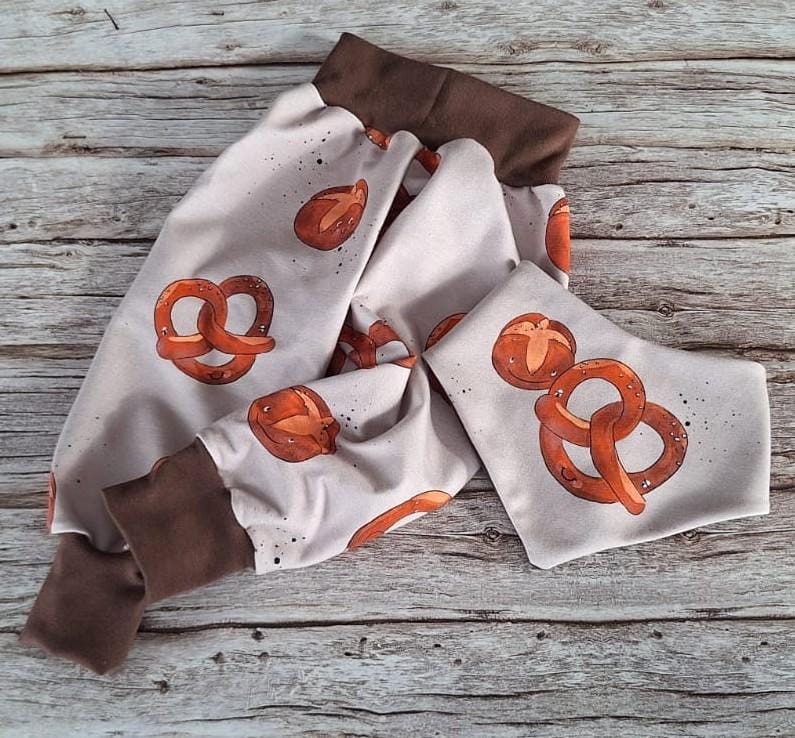 Pumphose Brezen Und Semmeln/Brötchen Bio Jersey Baby Hose Schlupfhose Geschenk Geburt Kinderhose Taufe Kind Mädchen Jungen Tracht Braun von 17Maschen