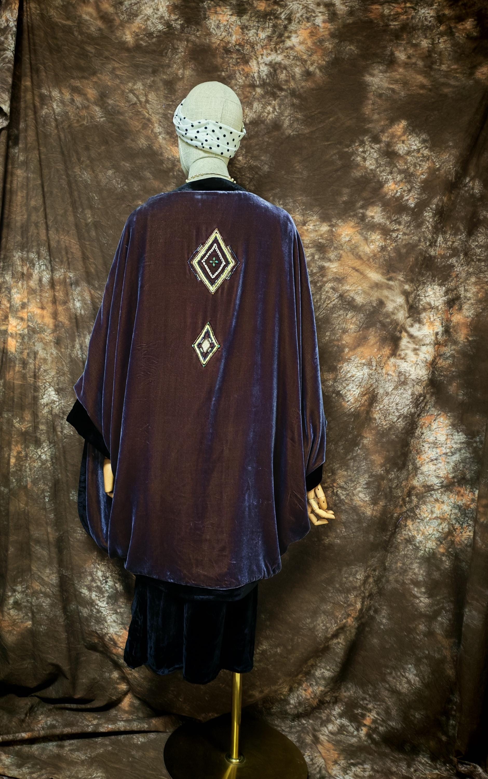 Art-Deco-Handperlenkokon-Seidensamtmantel Im Stil Der 1920Er Jahre, Gatsby-Mantel-Luxus-Partymantel von 1920sVintageTime