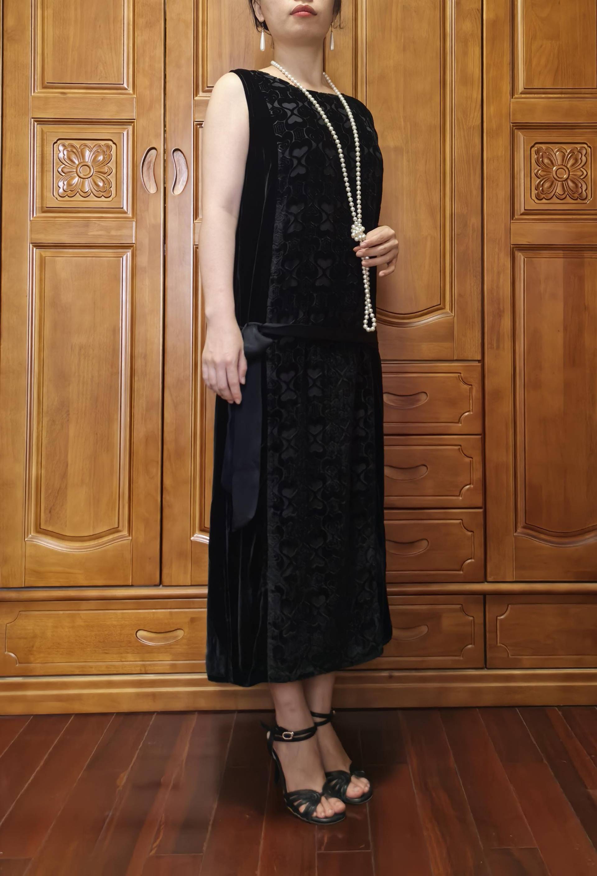 Zwanziger Jahre Stil Art Deco Seidensamtkleid, Downton Abtei Kleid von 1920sVintageTime