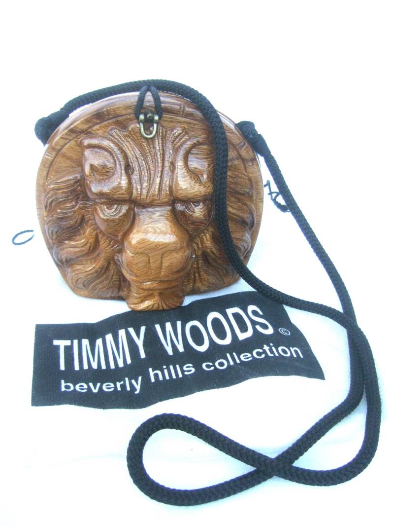 Timmy Woods Beverly Hills Geschnitzte Holz Handwerker Löwe Umhängetasche Timmy Woods Beverly Hills Geschnitzte Holz Handwerker Löwe Umhängetasche von 193KingsRoad