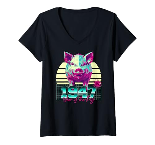 Damen 1947 Jahr des Schweins Geburtstag 80er Retro Chinesisches Sternzeichen T-Shirt mit V-Ausschnitt Damen 1947 Jahr des Schweins Geburtstag 80er Retro Chinesisches Sternzeichen T-Shirt mit V-Ausschnitt von 1947 Pig Vaporwave 80s Retro Sunset Chinese Zodiac