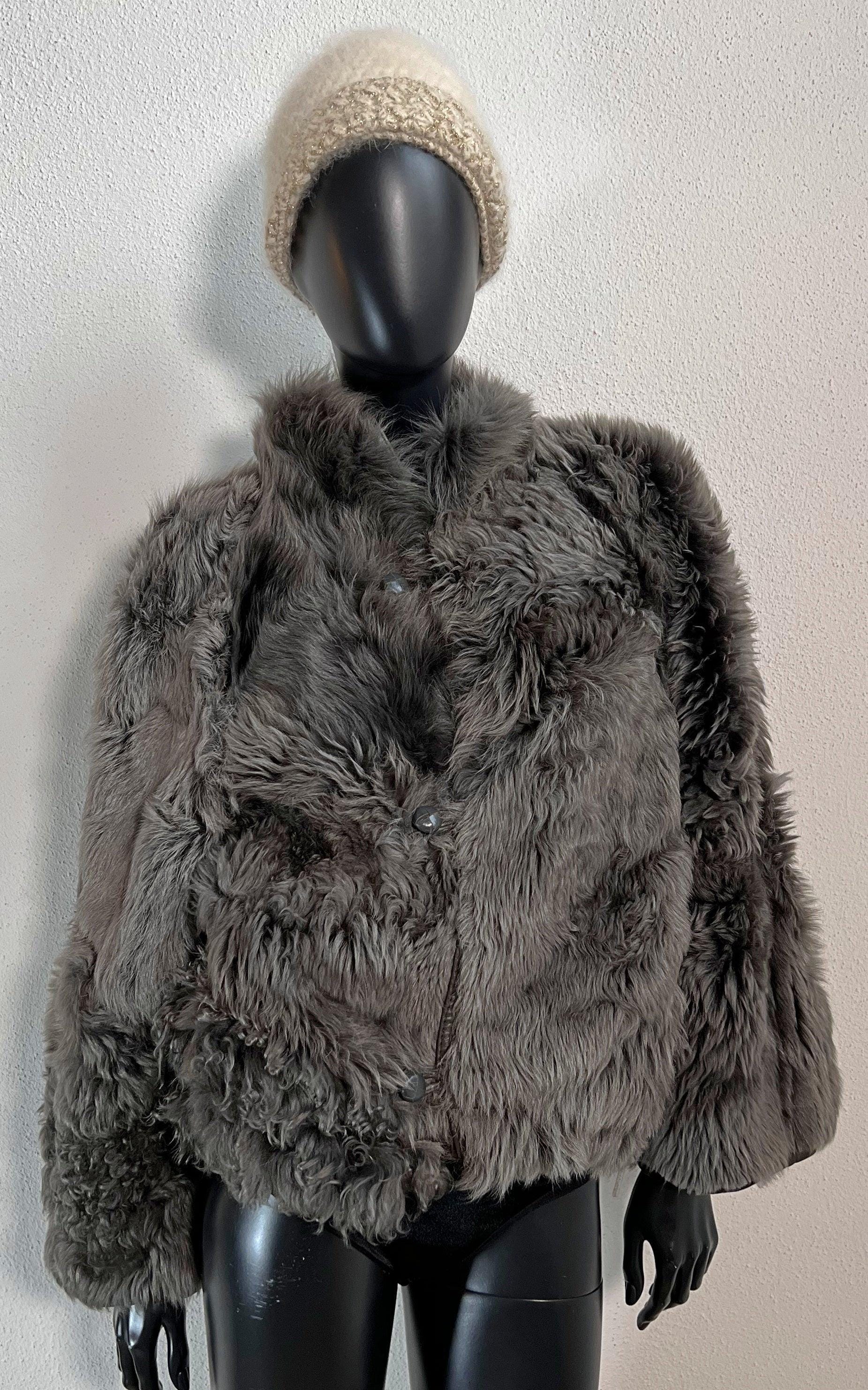 Reworked Vintage Cropped Curly Shearling Jacket von 1968VintageBerlin