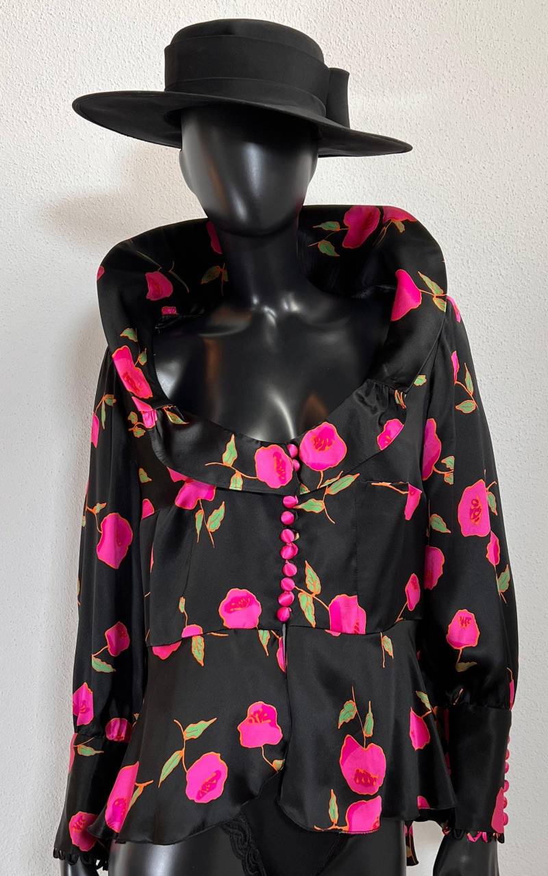 Vintage Big Collar Silk Blouse Vintage Big Collar Silk Blouse von 1968VintageBerlin