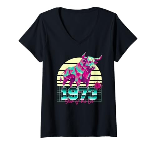 Damen 1973 Jahr des Ochsen Geburtstag 80er Retro Chinesisches Sternzeichen T-Shirt mit V-Ausschnitt Damen 1973 Jahr des Ochsen Geburtstag 80er Retro Chinesisches Sternzeichen T-Shirt mit V-Ausschnitt von 1973 Ox Vaporwave 80s Retro Sunset Chinese Zodiac
