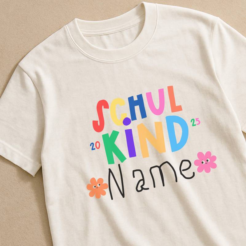 Personalisiertes Erste Klasse T-Shirt - Schulkind 2025 Benutzerdefinierter Name Personalisiertes Erste Klasse T-Shirt - Schulkind 2025 Benutzerdefinierter Name von 1ONEPERCENTClothing