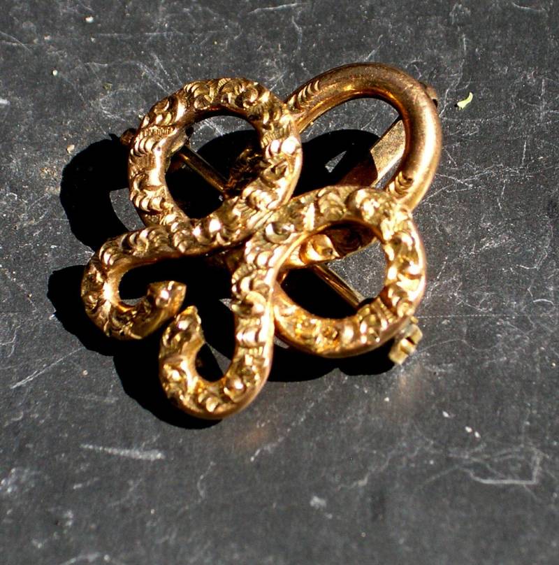 Schöne Vintage 14 Karat Knoten Arbeit Stil Anstecknadel Mit Haken Für Damen Größe Taschenuhr von 1ofaKindOldJewelBoxs