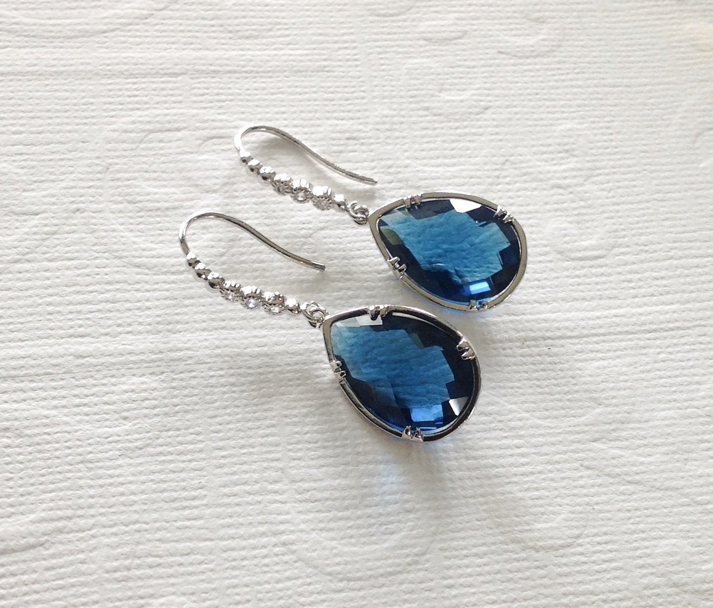 Blaue Ohrringe Für Frauen, Blaue Saphir Silber Ohrringe, Weihnachtsgeschenk Sie, Brautjungfer Geschenke, Handgemachter Hochzeitsschmuck Blaue Ohrringe Für Frauen, Blaue Saphir Silber Ohrringe, Weihnachtsgeschenk Sie, Brautjungfer Geschenke, Handgemachter Hochzeitsschmuck von 2010louisek7