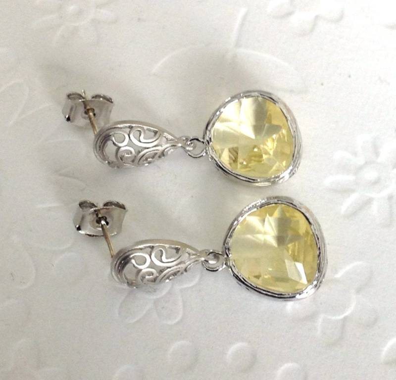Gelbe Tropfenförmige Ohrhänger Mit Stecker-Draht. Silberne Ohrringe. Geschenke Für Sie Gelbe Tropfenförmige Ohrhänger Mit Stecker-Draht. Silberne Ohrringe. Geschenke Für Sie von 2010louisek7