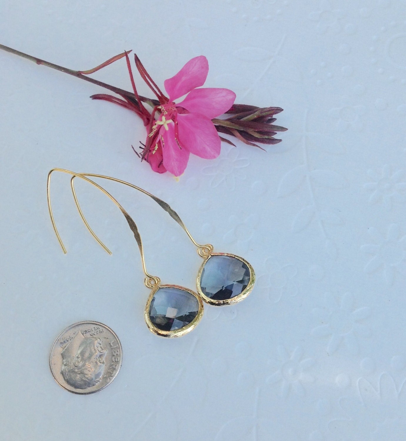 Graue Ohrringe, Valentinstag Geschenk Ideen, Hängeohrringe, Gold Baumeln Kohle Geschenke Für Sie Graue Ohrringe, Valentinstag Geschenk Ideen, Hängeohrringe, Gold Baumeln Kohle Geschenke Für Sie von 2010louisek7
