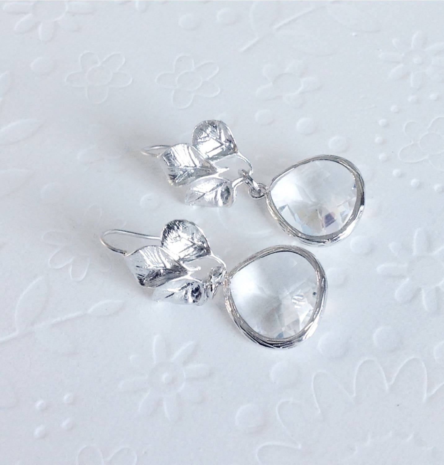 Silber Blatt Ohrringe, April Geburtsstein Brautjungfern Geschenk, Natur Inspirierte Boho Schmuck Silber Blatt Ohrringe, April Geburtsstein Brautjungfern Geschenk, Natur Inspirierte Boho Schmuck von 2010louisek7
