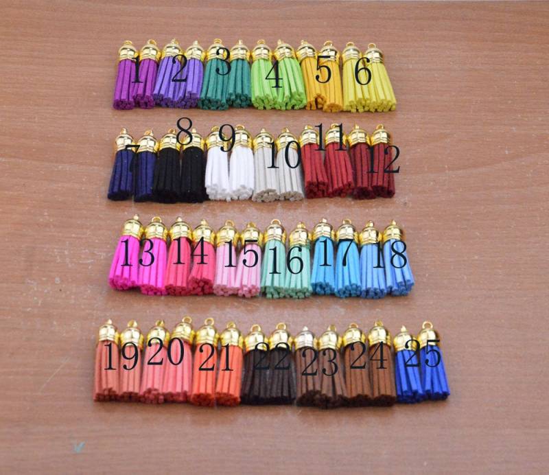 50 Stück Wildleder-Quasten, Quaste Aus Kunst-Velourleder, Goldkappe, Fransen-Quaste, Mit Goldkappen-Charms, Quastenanhänger, 38 X 10 Mm 50 Stück Wildleder-Quasten, Quaste Aus Kunst-Velourleder, Goldkappe, Fransen-Quaste, Mit Goldkappen-Charms, Quastenanhänger, 38 X 10 Mm von 2015shopopen