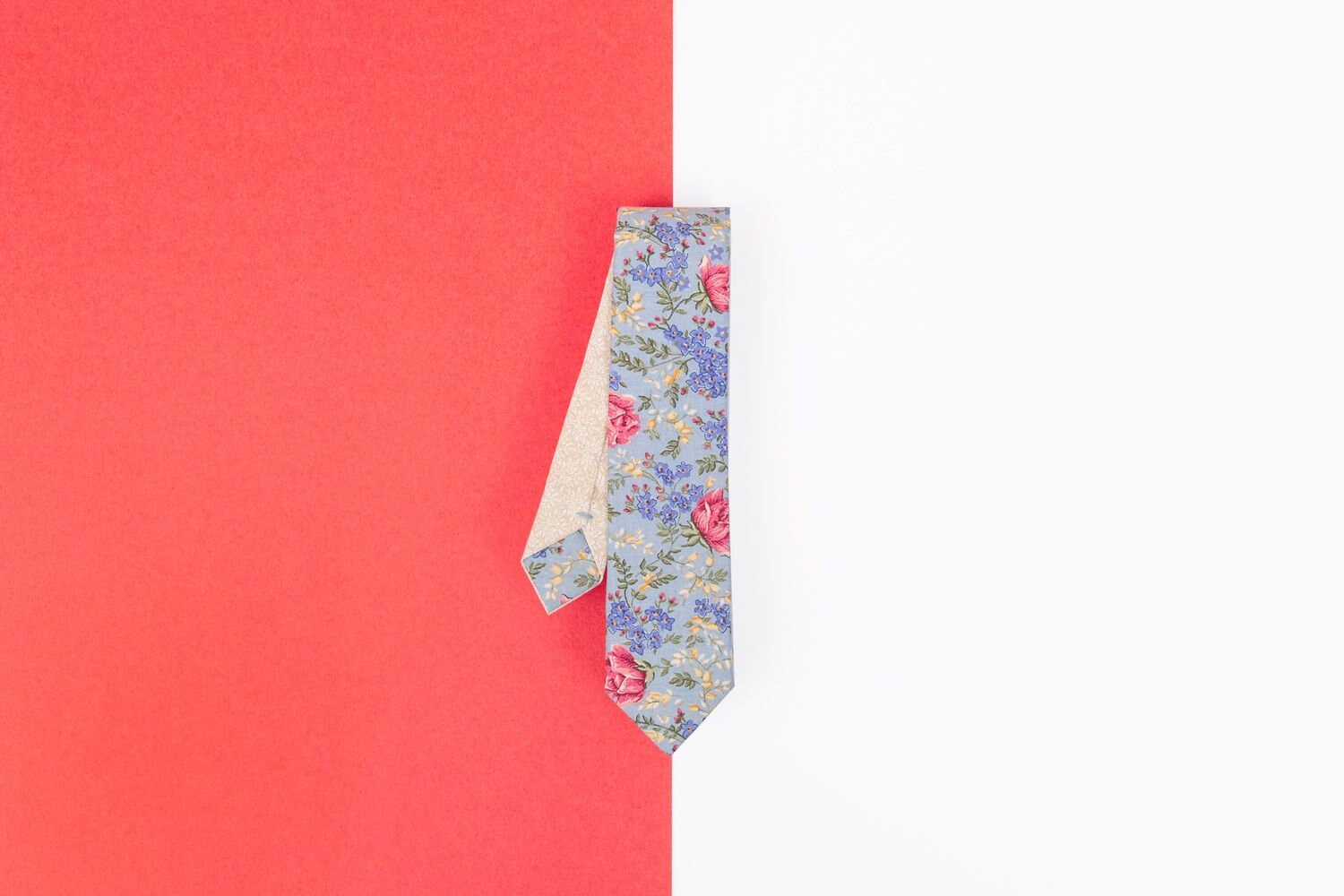Blaue Wildblumen Krawatte, Krawatten, Hausgemacht, Herrenbekleidung, Groomsmen, Hochzeiten, 2020 Krawatten - Floral Collection von 2020Ties