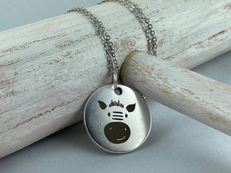 Gliederkette Aus Edelstahl Mit Versilbertem Anhänger Graviertem Tiermotiv "Zebra" von 20glueckSMomente18
