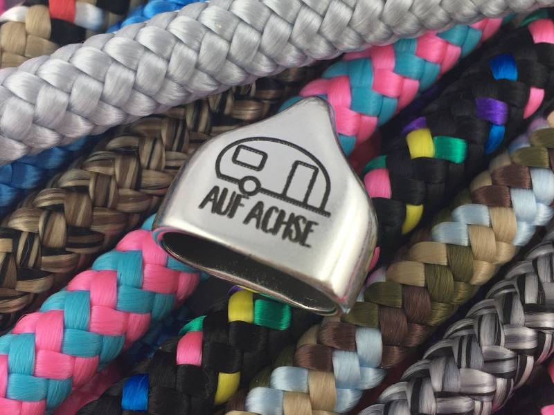 Schlüsselanhänger Aus Segelseil Mit Versilberter Endkappe Gravur "Auf Achse" | Wohnwagen in Wunschfarbe, Maritim, Segeltau, Handgemacht von 20glueckSMomente18