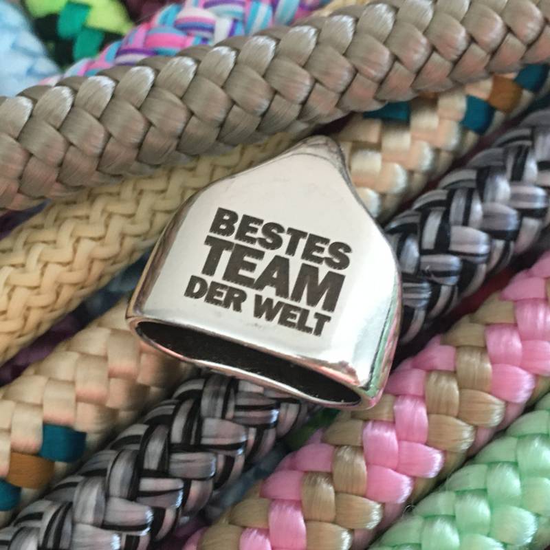 Schlüsselanhänger Aus Segelseil Mit Versilberter Endkappe Gravur "Bestes Team Der Welt" Nach Wunsch, Verschiedene Farbkombis von 20glueckSMomente18