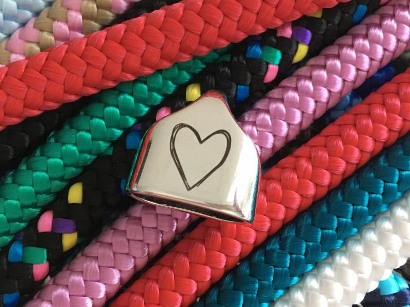 Schlüsselanhänger Aus Segelseil Mit Versilberter Endkappe Gravur "Herz" in Wunschfarbe Ganz Individuell, Segeltau, Maritim von 20glueckSMomente18