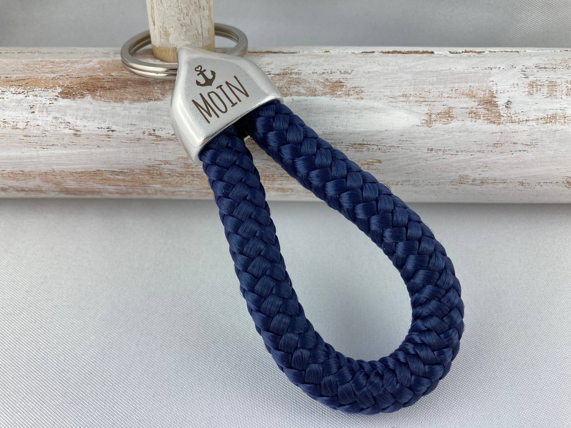 Schlüsselanhänger Aus Segelseil Mit Versilberter Endkappe Gravur "Moin", Dunkelblau, Segeltau, Maritim, Meer, Küste, Anker, Wohnmobil von 20glueckSMomente18
