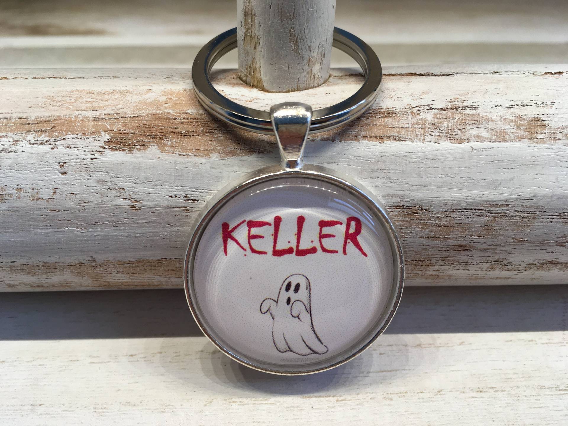 Schlüsselanhänger "Keller" Mit Lustigem Gespenster Motiv Schlüsselanhänger "Keller" Mit Lustigem Gespenster Motiv von 20glueckSMomente18