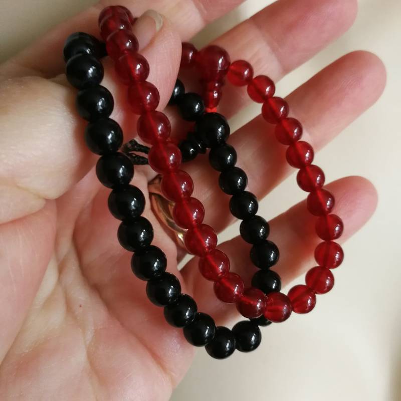 Armbänder - Paar Glasperlen Schwarz Und Rot von 20thCenturyStuff