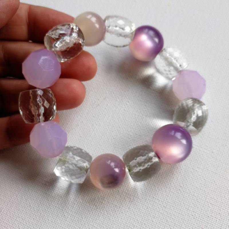 Armband - Kunststoffperlen-Armband Moonglow Modeschmuck Rosa Und Klar Armband - Kunststoffperlen-Armband Moonglow Modeschmuck Rosa Und Klar von 20thCenturyStuff