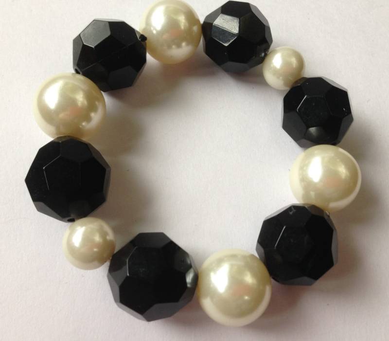 Armband - Schwarze Facettierte Perle Und Perlenarmband von 20thCenturyStuff