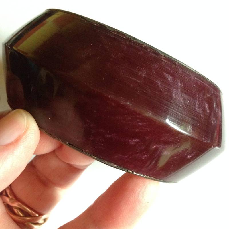 Armreif - Ungewöhnlicher Vintage Marmorierter Plastisch Irisierender Mit Messing-Innenleben von 20thCenturyStuff