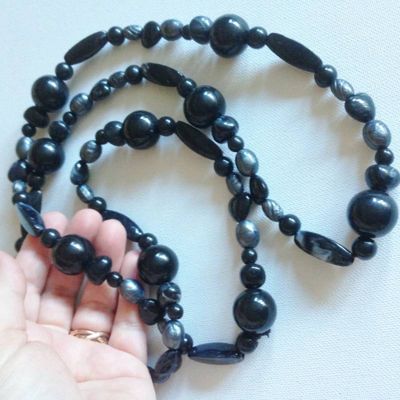 Chunky Grau & Schwarz Marmorierte Perlenkette Modeschmuck Chunky Grau & Schwarz Marmorierte Perlenkette Modeschmuck von 20thCenturyStuff