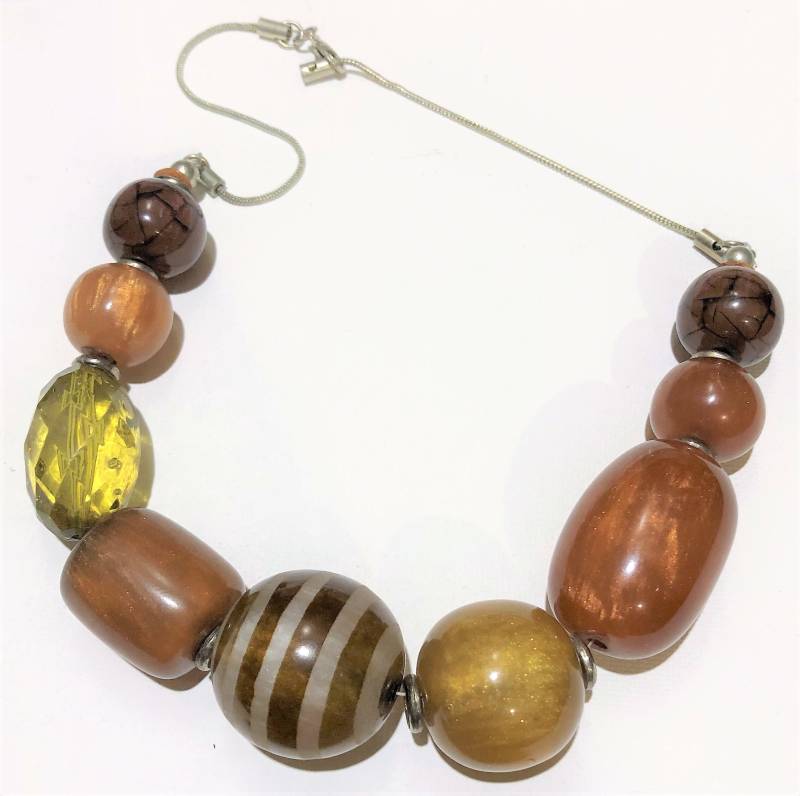 Chunky Marmorierte Bernstein Kunststoff Perlenkette Retro Irisierendes Design von 20thCenturyStuff