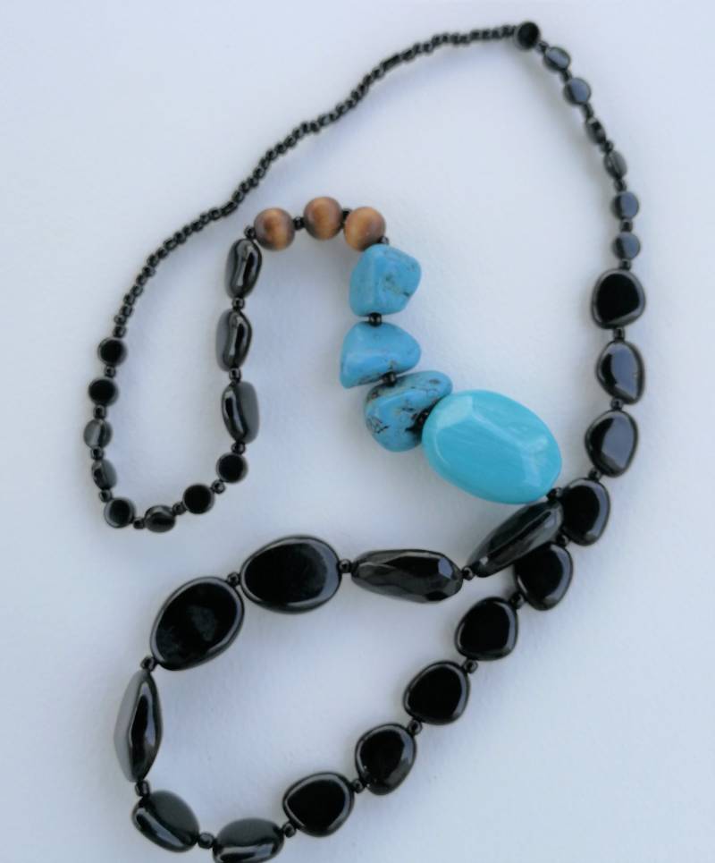 Chunky Pebble Halskette Schwarzer Kunststoff, Türkis & Holzperlen von 20thCenturyStuff