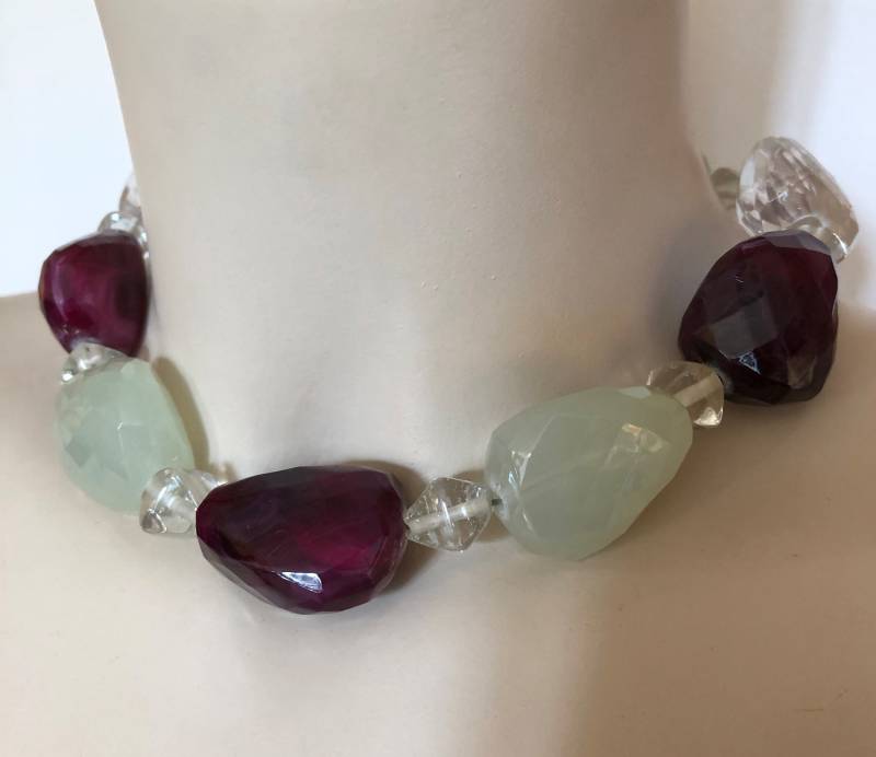 Funky Facettierte Kunststoffperlen-Halskette Lila, Grün Und Klarer Modeschmuck von 20thCenturyStuff