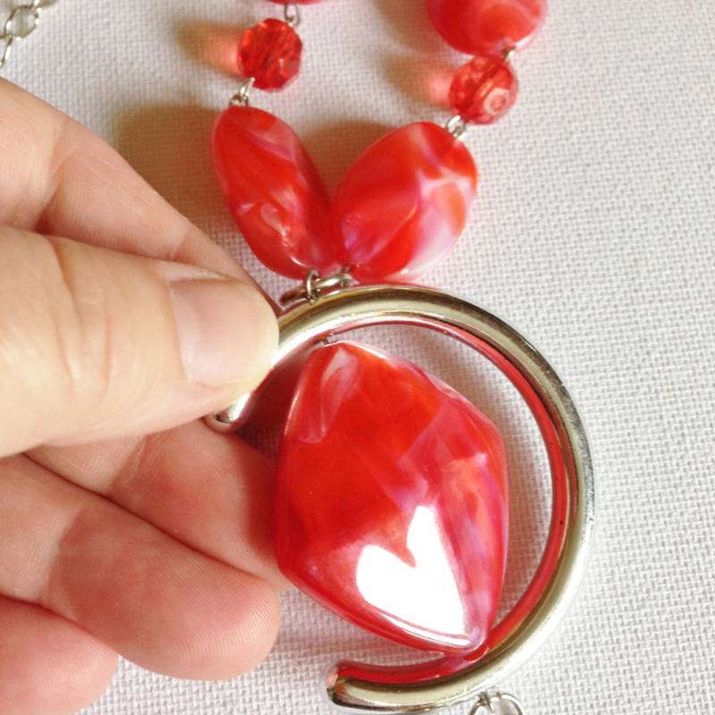 Chunky Retro Rot Marmorierte Kunststoff-Perlen-Halskette - Modeschmuck von 20thCenturyStuff