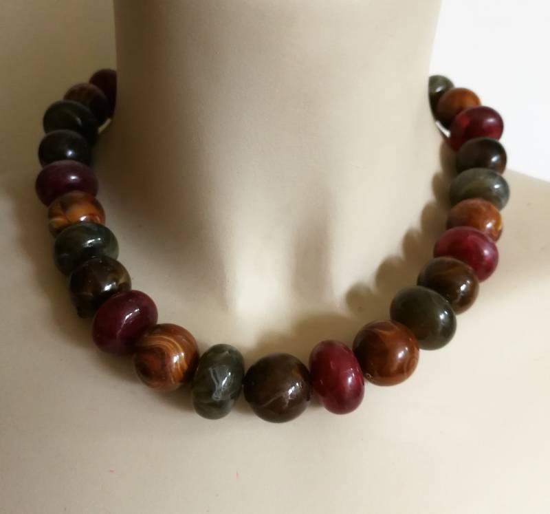 Halskette - Grün Braun Rot Marmorierter Kunststoff Retro Design von 20thCenturyStuff