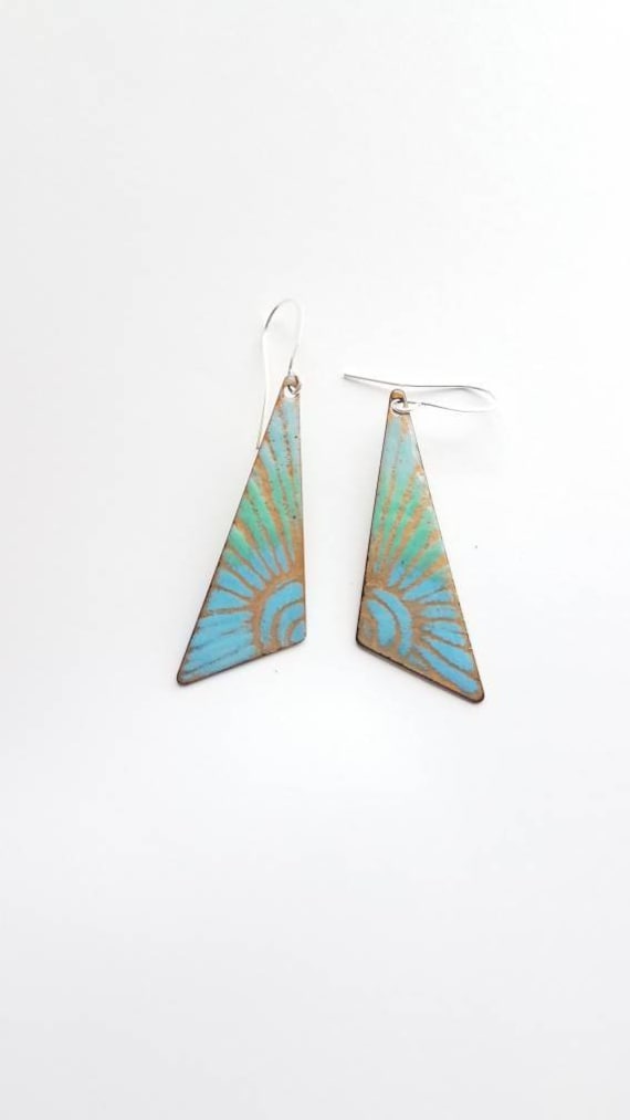 Emaillierte Kupfer Dreieck Ohrringe, Gold Sunburst, Boho Schmuck von 222Creations