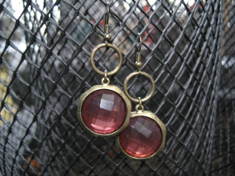 2, 25 "Retro Baumeln Ohrringe Facettierten Glas Artikuliert Messing Ton Metall Hexagon Kreis Merlot Fisch Haken Zurück Mitte Des Alten Hollywood von 222nest