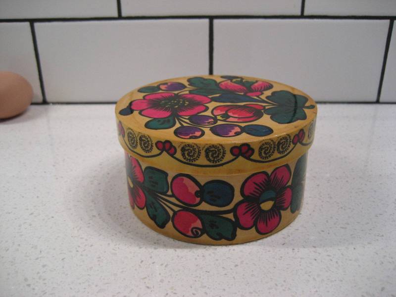 Wahl Vintage Handgefertigte Hölzerne Erinnerungsboxen Sowjevki Auch Eingeritzt Und Gebrannt Elsass Frankreich Storks Glasiert Ukraine Original von 222nest