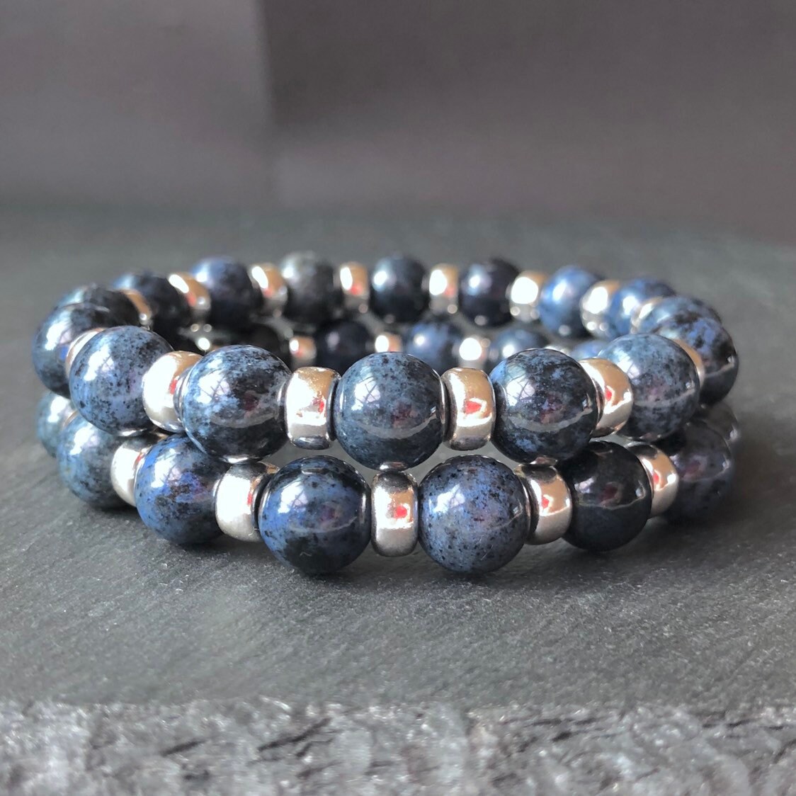 Posh Power Dumortierit Armband Mit Sterling Silber. Kostenloser Trommelstein Bei Jedem Kauf. Stapeln Blau 10 Mm Perlen. 22Kristalle Posh Power Dumortierit Armband Mit Sterling Silber. Kostenloser Trommelstein Bei Jedem Kauf. Stapeln Blau 10 Mm Perlen. 22Kristalle von 22crystalsShop