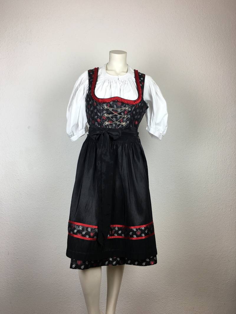 Dirndl | S/Medium Midi Schwarz Rot Herzen Mit Passender Schürze Dirndl | S/Medium Midi Schwarz Rot Herzen Mit Passender Schürze von 22nddresses