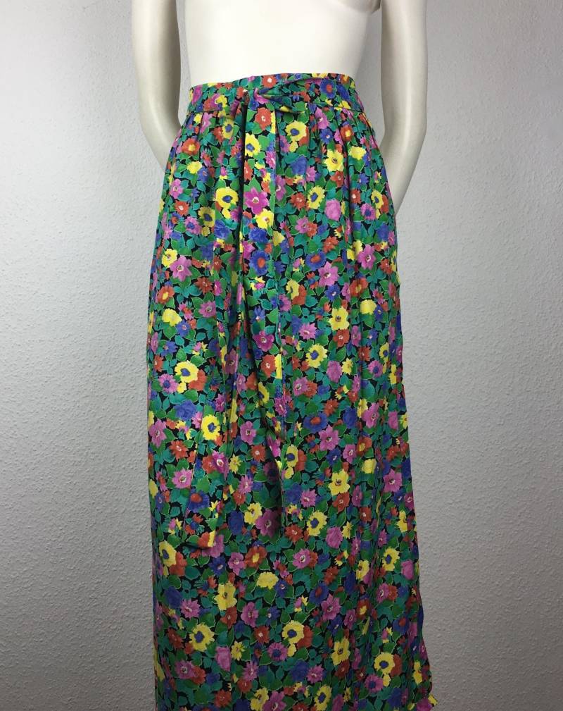 Dirndlschürze | L - 84 cm Schwarz Blumen Kürzen Auf Wunschlänge Möglich von 22nddresses