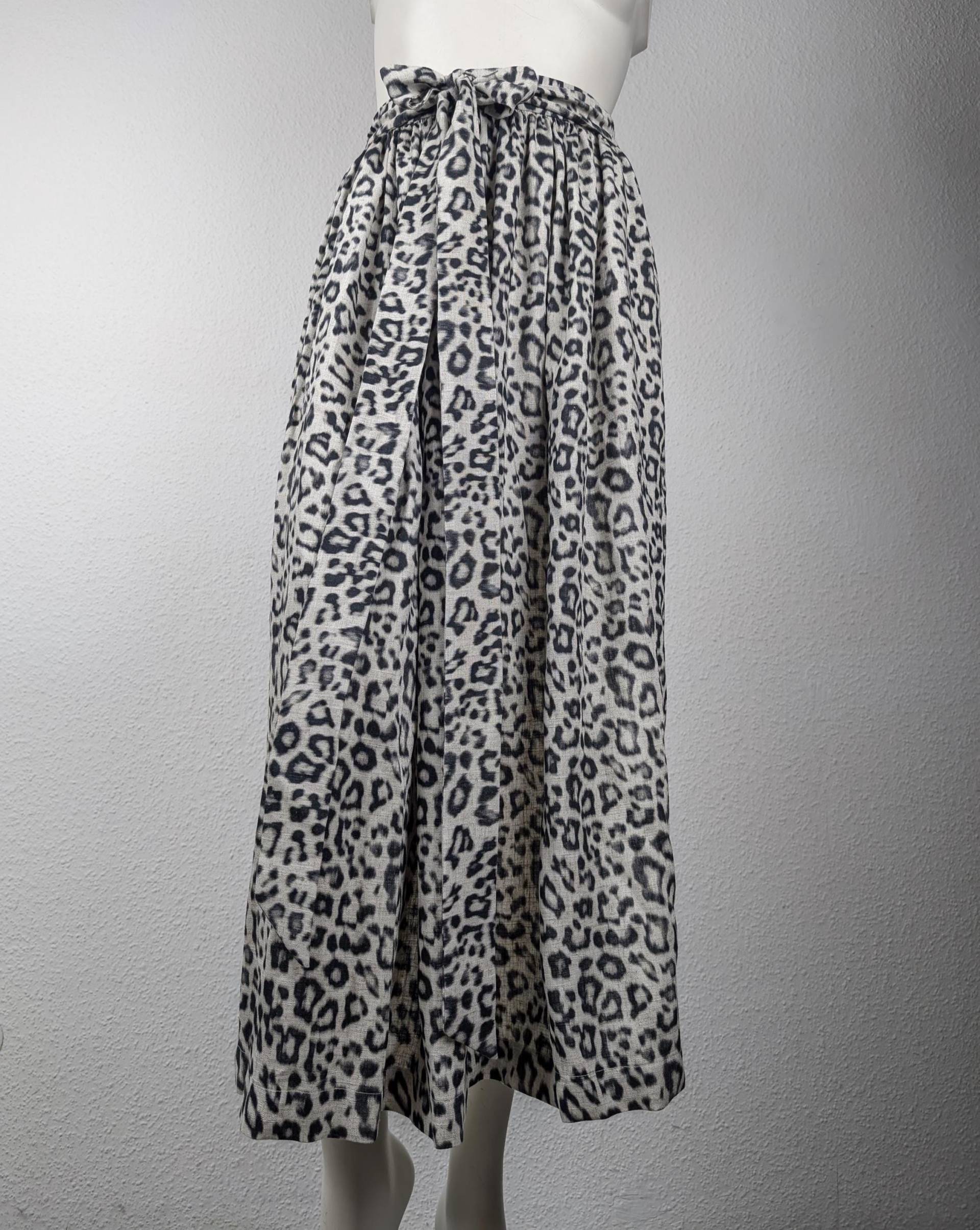 Dirndlschürze Leo/Animal Print - Viskose/Leinen Maßgeschneidert Auf Wunschgröße & Länge in Augsburg, Bayern Deutschland von 22nddresses