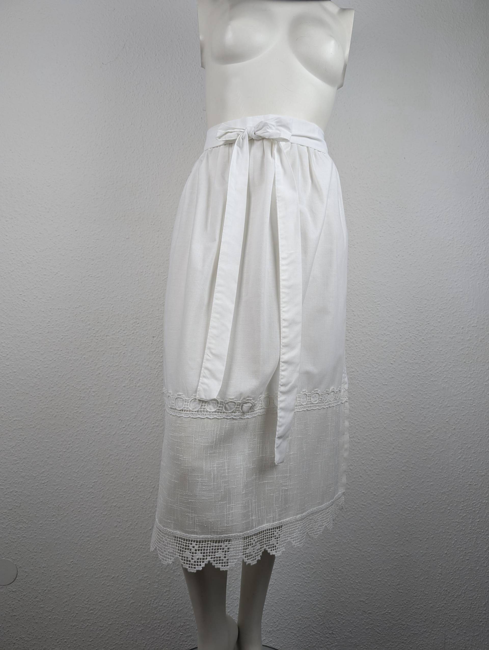 Dirndlschürze | Medium/L - 73 cm Weiß Bordüre von 22nddresses
