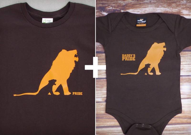 Daddy's Pride Geschenk Set - Vater Sohn Löwen Brüllen Passendes Herren & Baby Grafik T-Shirt Und Einteiler // Neues Neuer Papa Shower von 247Daddyhood