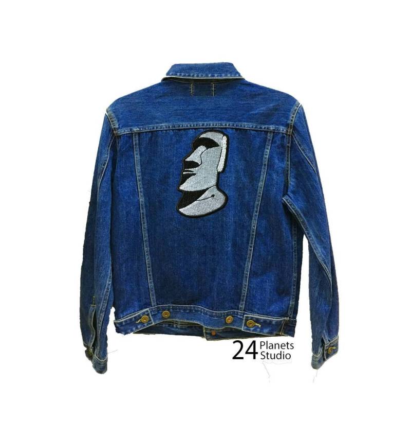 Große Stein Moai Große Eisen Auf Patch Von 24Planetsstudio Jacke Große Stein Moai Große Eisen Auf Patch Von 24Planetsstudio Jacke von 24PlanetsStudio