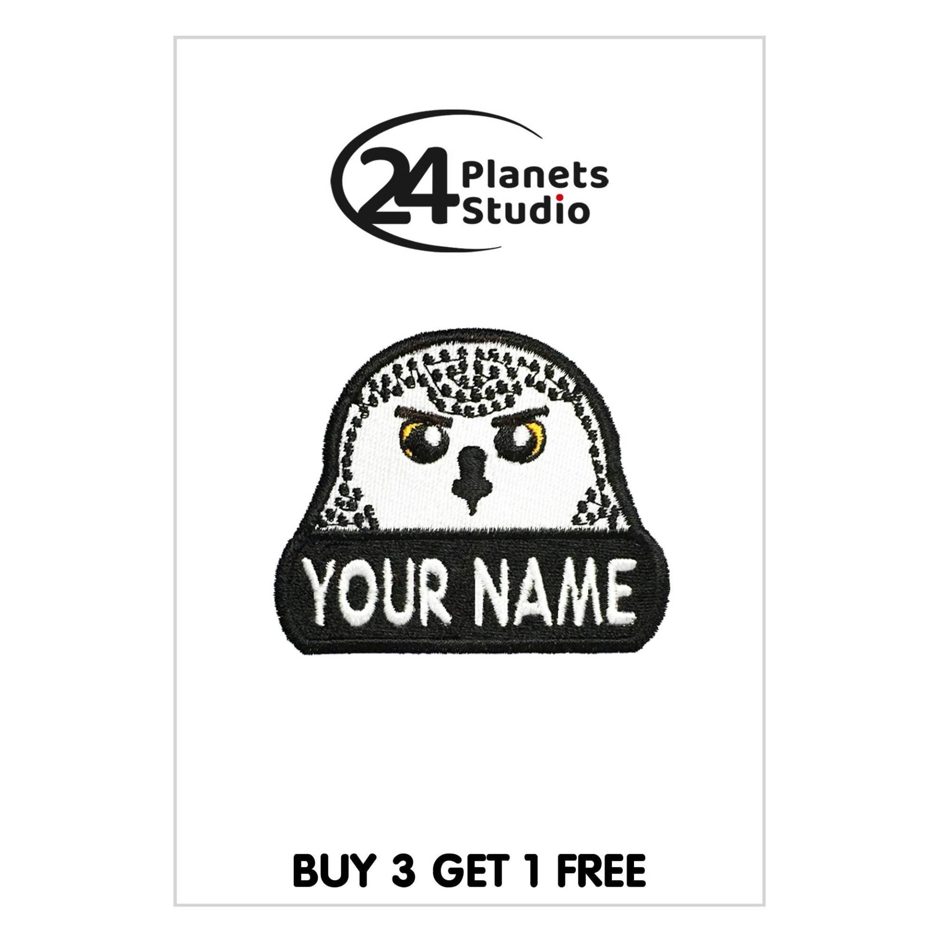 Kleine Schneeeule "Your Name" Aufbügler Von 24Planetsstudio Kleine Schneeeule "Your Name" Aufbügler Von 24Planetsstudio von 24PlanetsStudio