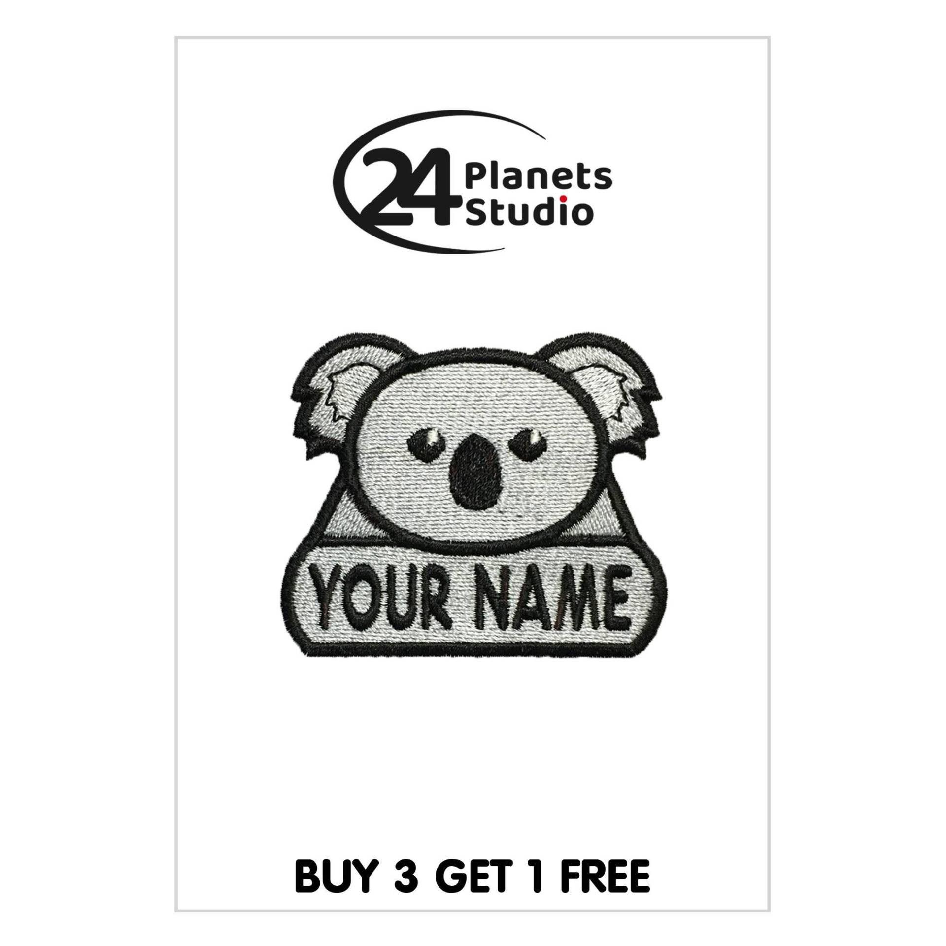 Kleiner Koala "Your Name" Aufnäher Von 24Planetsstudio Kleiner Koala "Your Name" Aufnäher Von 24Planetsstudio von 24PlanetsStudio