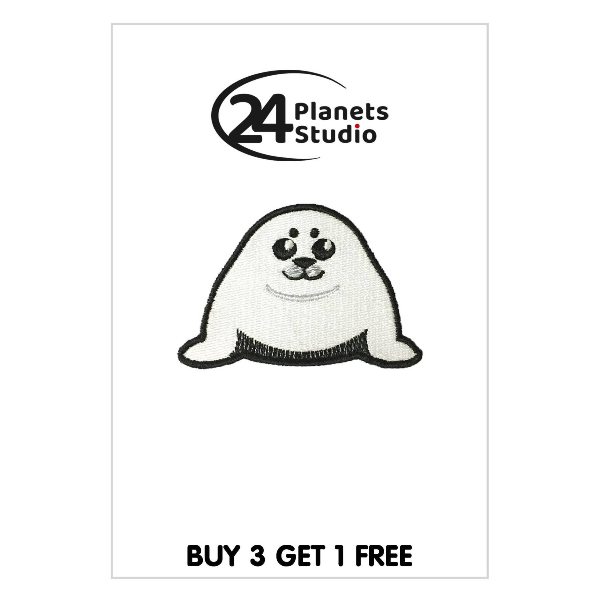 Kleiner Robbe Welpe Bügelbild Aufnäher Von 24Planetsstudio Kleiner Robbe Welpe Bügelbild Aufnäher Von 24Planetsstudio von 24PlanetsStudio
